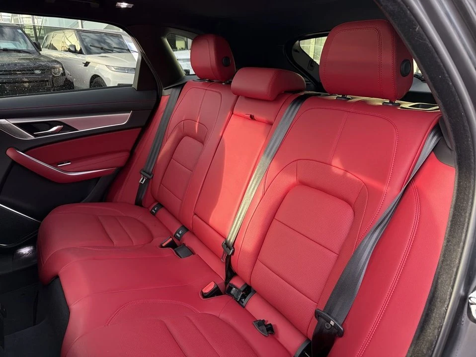 2023 Jaguar F-Pace - Image 17 of 18