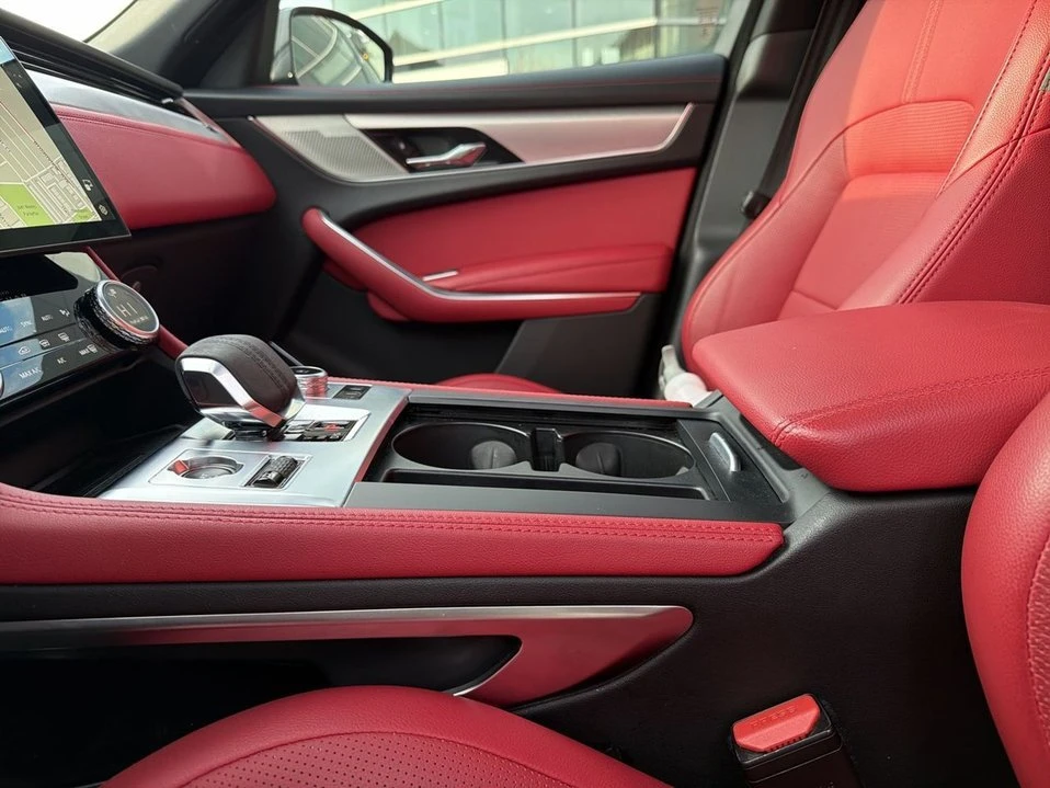 2023 Jaguar F-Pace - Image 15 of 18