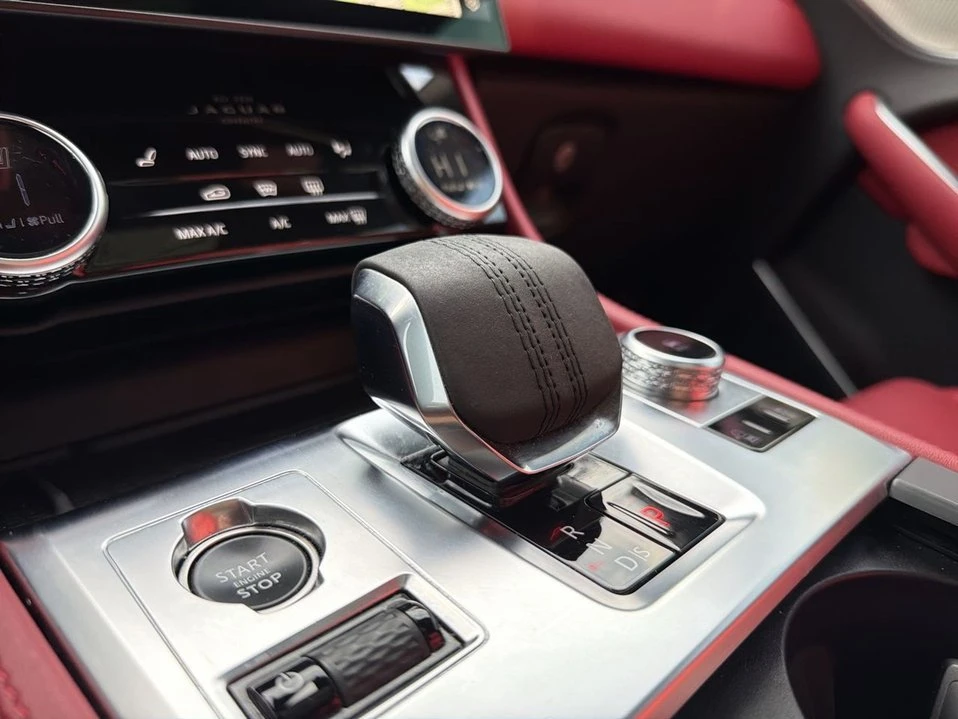 2023 Jaguar F-Pace - Image 14 of 18