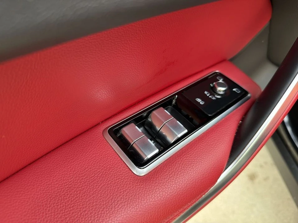 2023 Jaguar F-Pace - Image 7 of 18