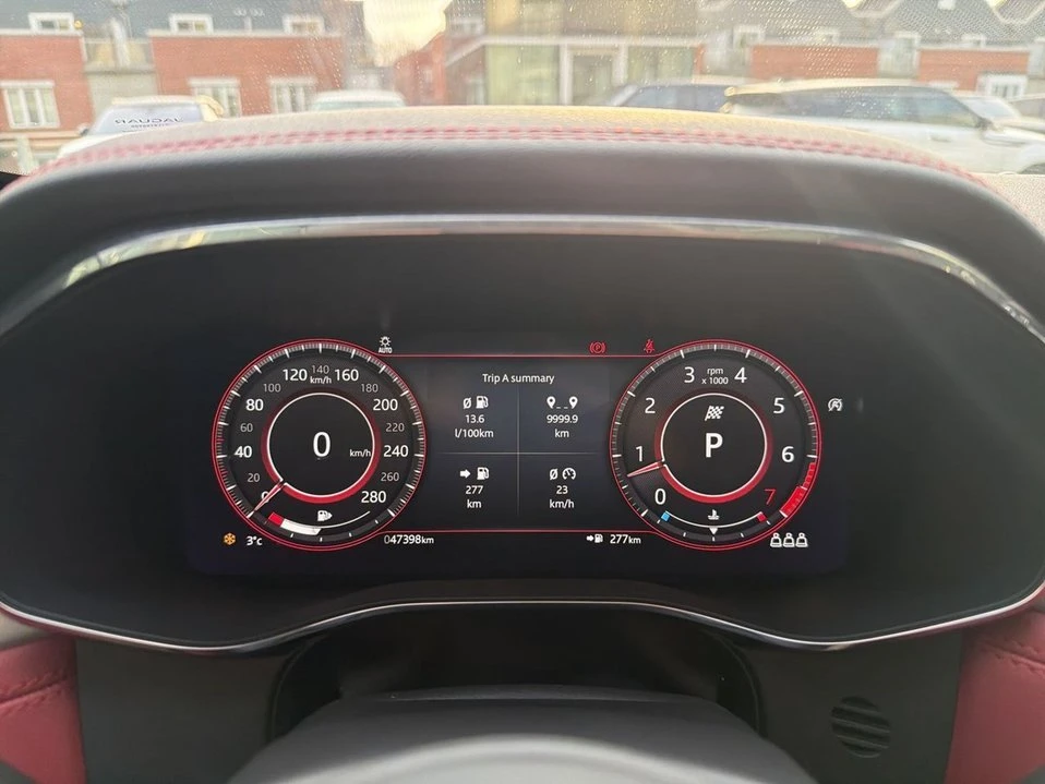 2023 Jaguar F-Pace - Image 9 of 18