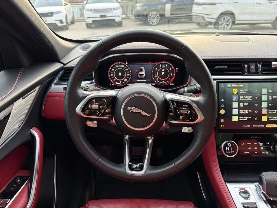 2023 Jaguar F-Pace - Image 8 of 18