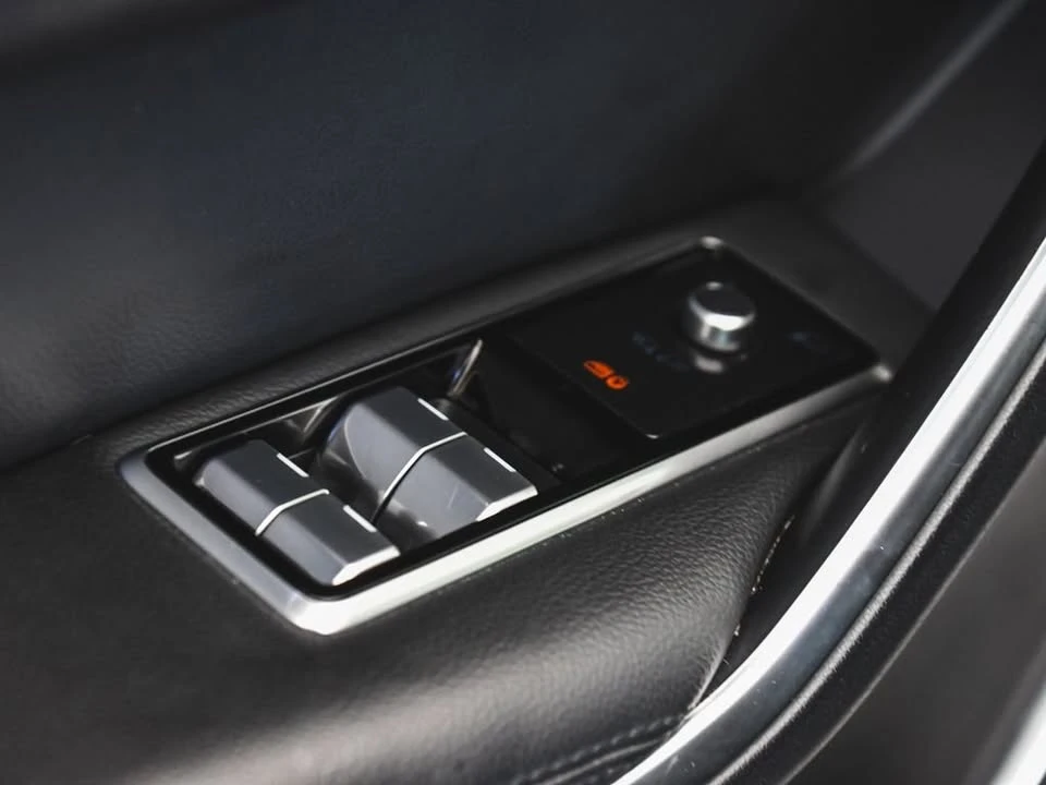 2023 Jaguar F-Pace - Image 10 of 20