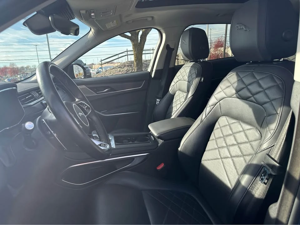 2023 Jaguar F-Pace - Image 11 of 16