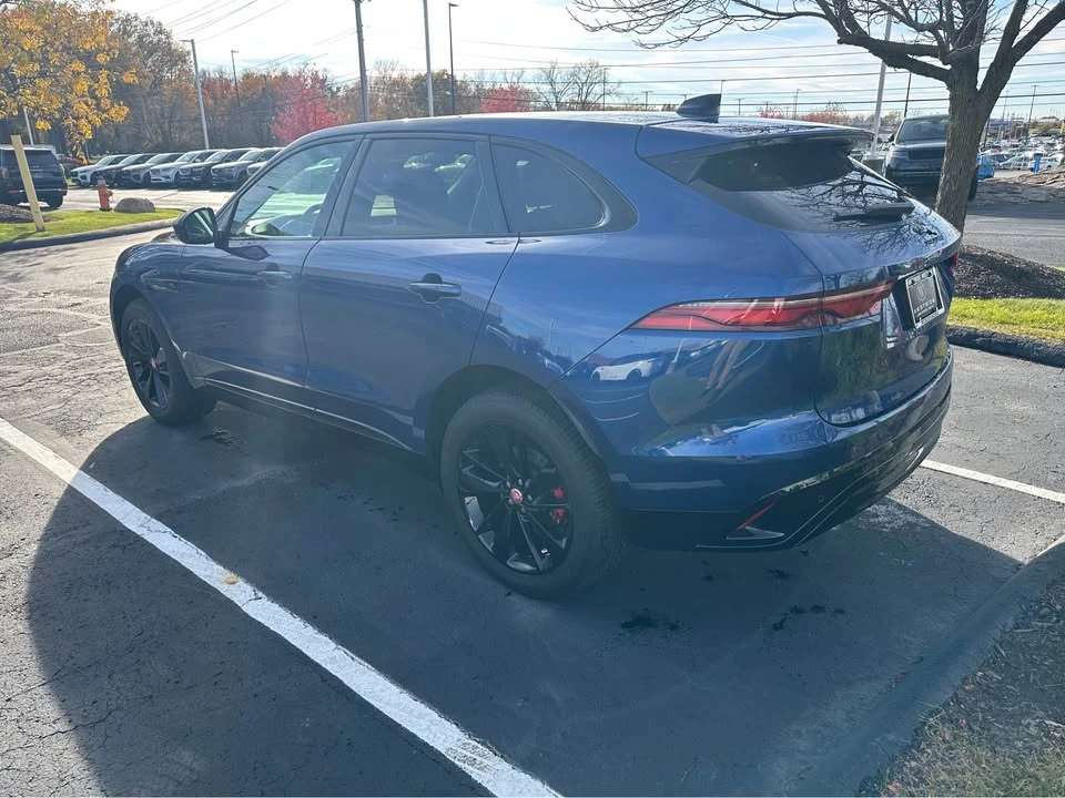 2023 Jaguar F-Pace - Image 7 of 16