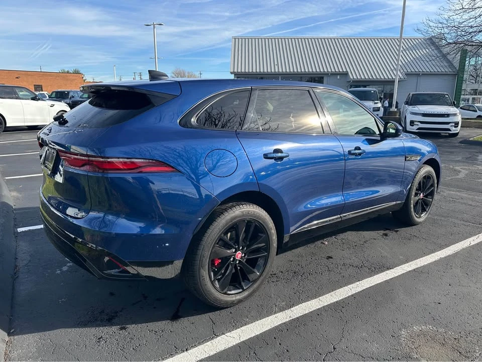 2023 Jaguar F-Pace - Image 5 of 16