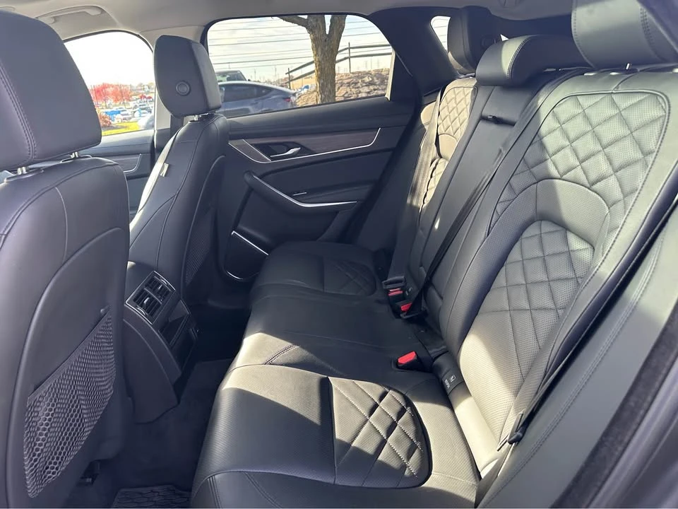 2023 Jaguar F-Pace - Image 13 of 16
