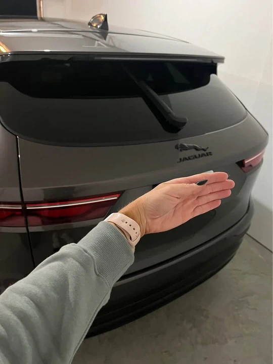 2023 Jaguar F-Pace - Image 7 of 14