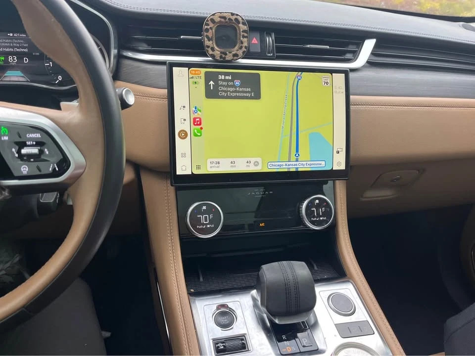 2023 Jaguar F-Pace - Image 11 of 14