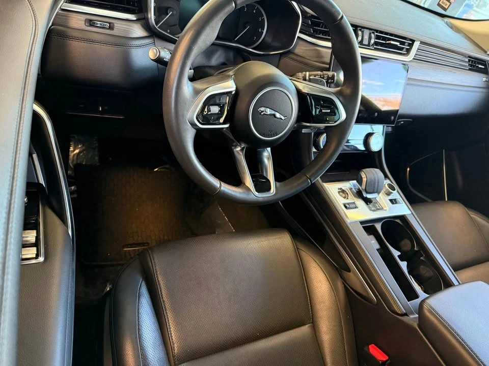 2023 Jaguar F-Pace - Image 5 of 6
