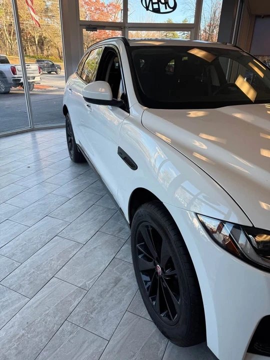 2023 Jaguar F-Pace - Image 3 of 6