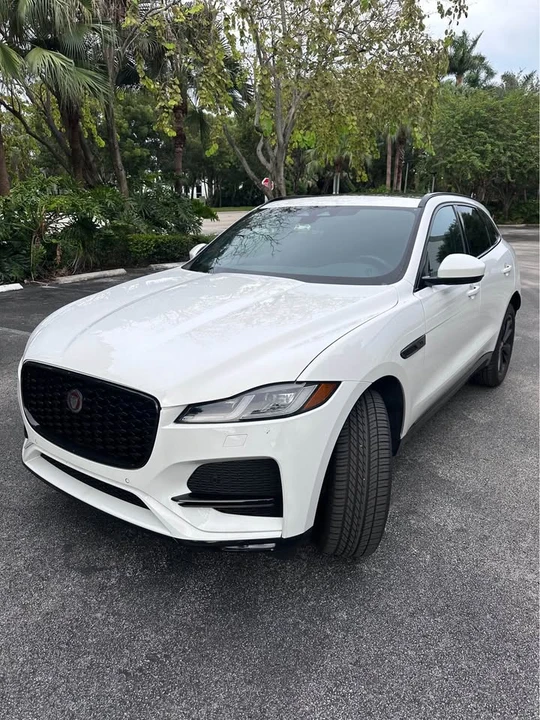 2023 Jaguar F-Pace - Image 3 of 7