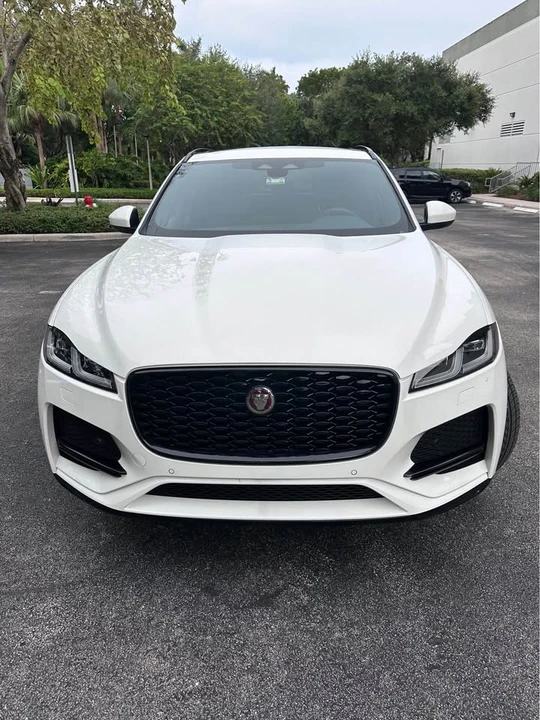 2023 Jaguar F-Pace - Image 2 of 7