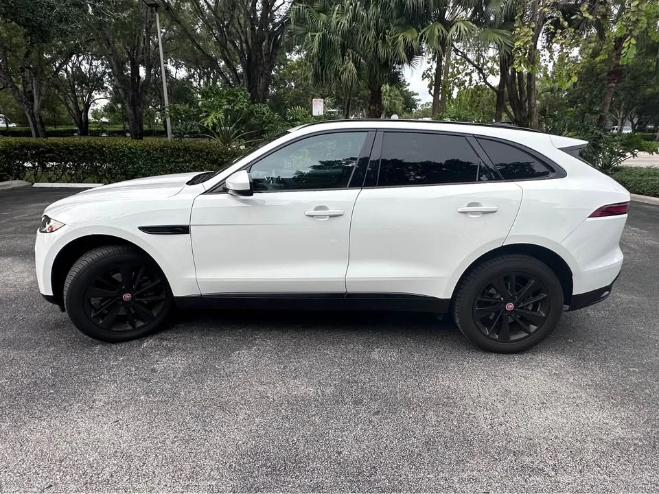 2023 Jaguar F-Pace - Image 4 of 7