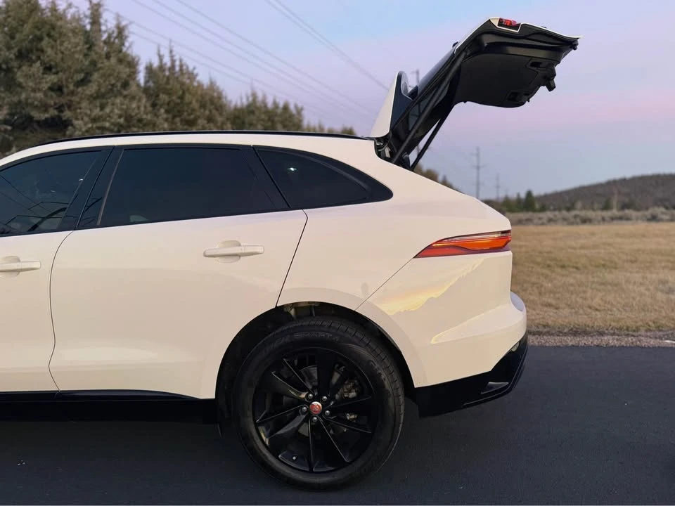 2023 Jaguar F-Pace - Image 9 of 18
