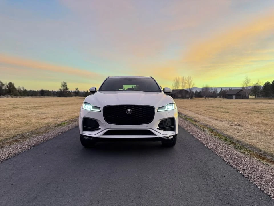 2023 Jaguar F-Pace - Image 2 of 18