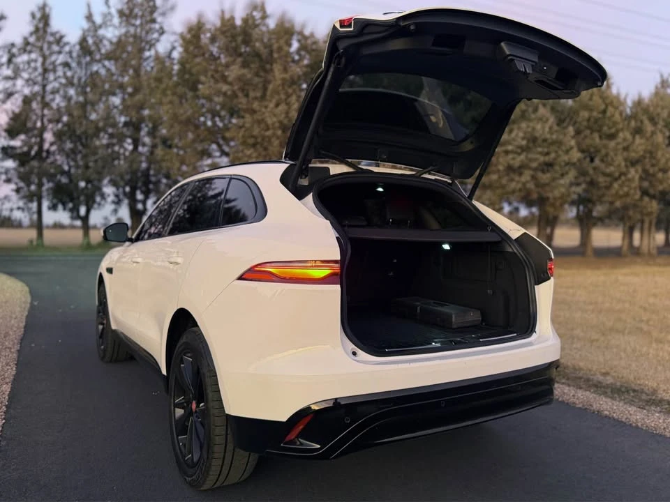 2023 Jaguar F-Pace - Image 8 of 18