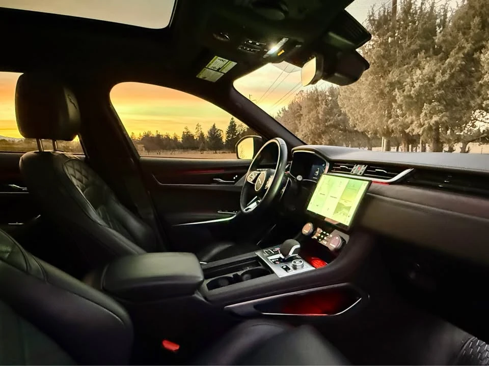 2023 Jaguar F-Pace - Image 11 of 19