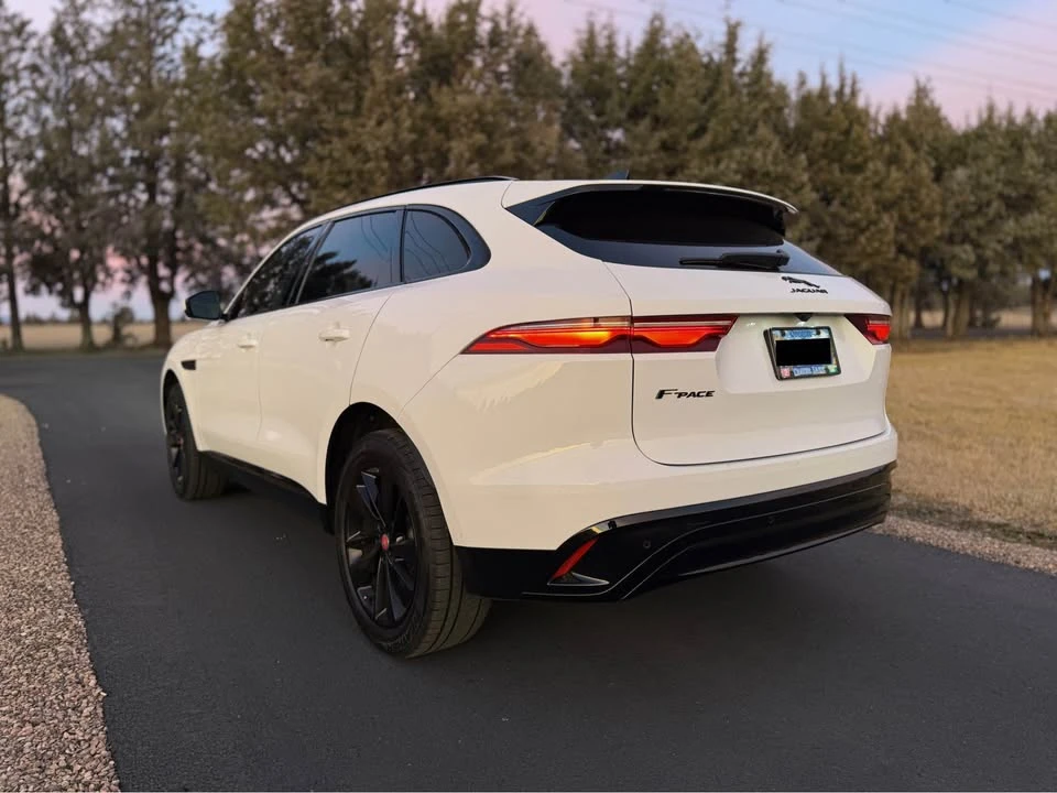 2023 Jaguar F-Pace - Image 5 of 19