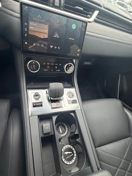 2023 Jaguar F-Pace - Image 15 of 19