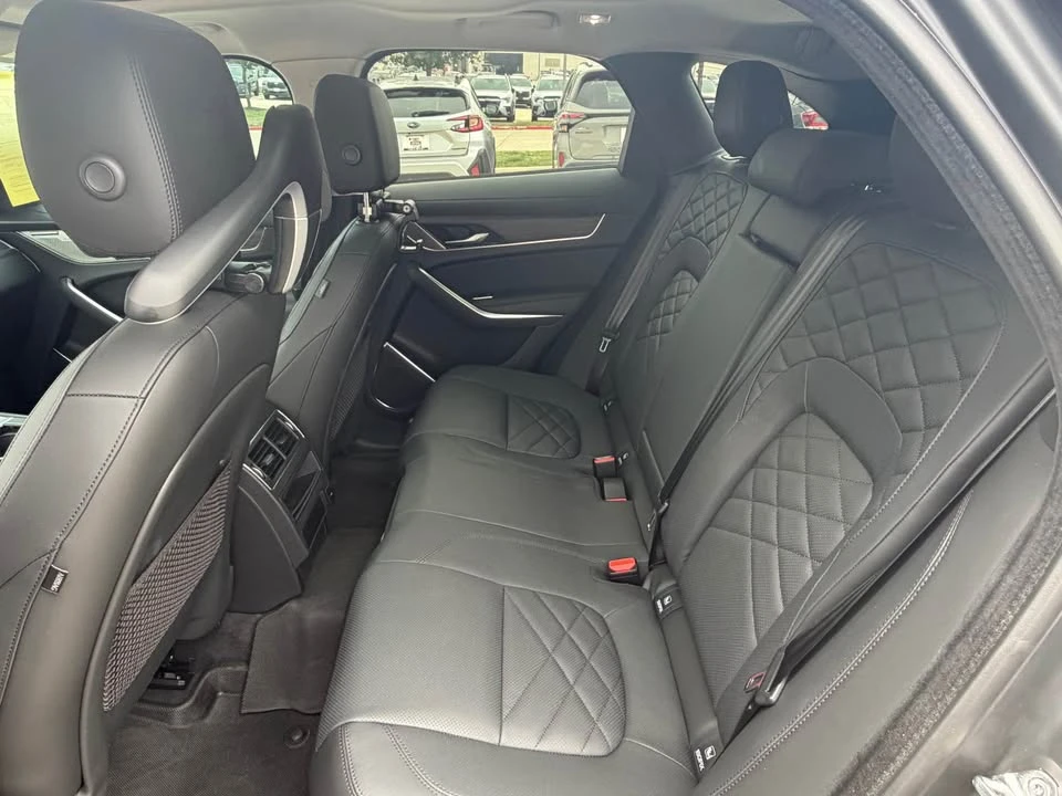 2023 Jaguar F-Pace - Image 11 of 19