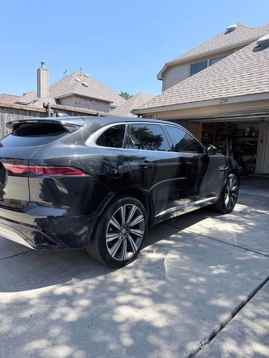 2023 Jaguar F-Pace - Image 2 of 13