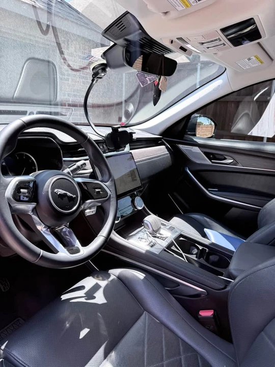2023 Jaguar F-Pace - Image 8 of 13