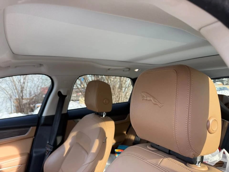 2023 Jaguar F-Pace - Image 8 of 13