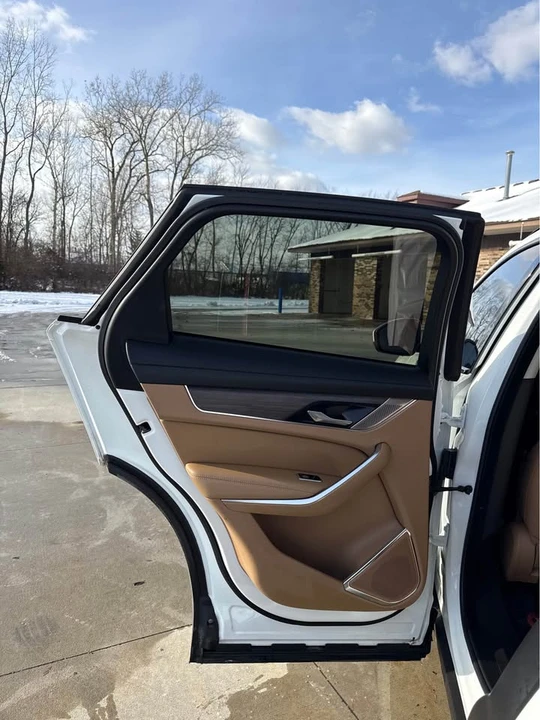 2023 Jaguar F-Pace - Image 12 of 13