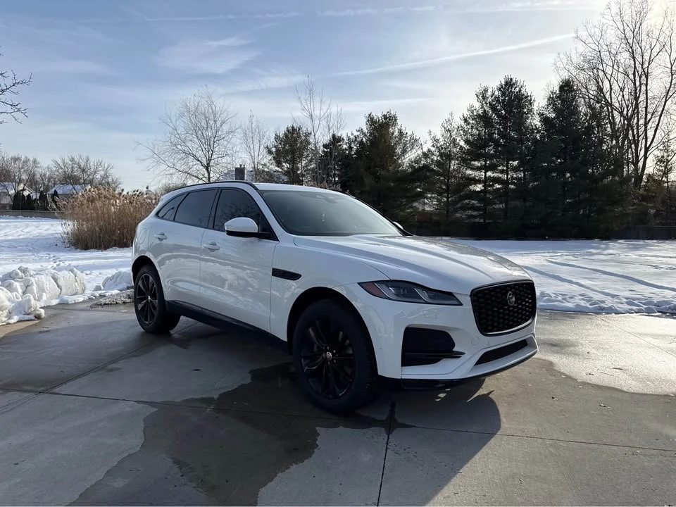2023 Jaguar F-Pace - Image 2 of 13