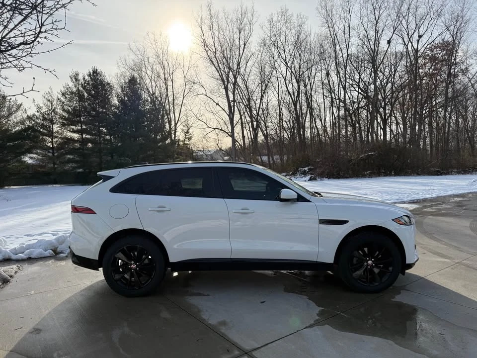 2023 Jaguar F-Pace - Image 6 of 13