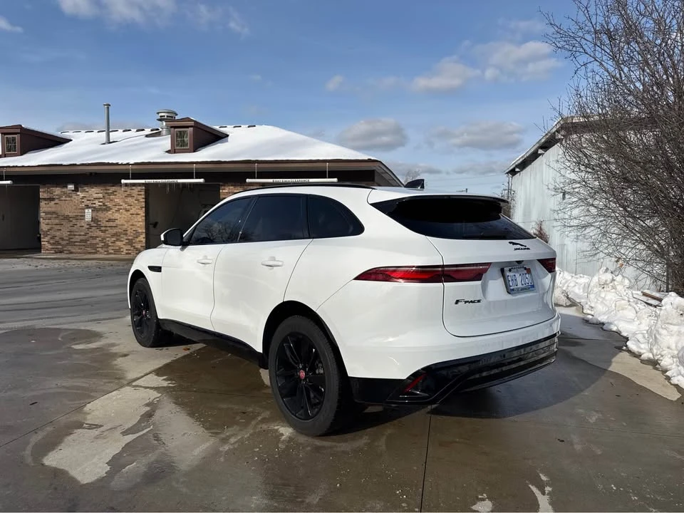 2023 Jaguar F-Pace - Image 5 of 13