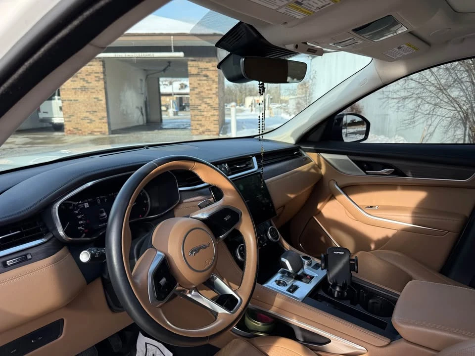 2023 Jaguar F-Pace - Image 7 of 13