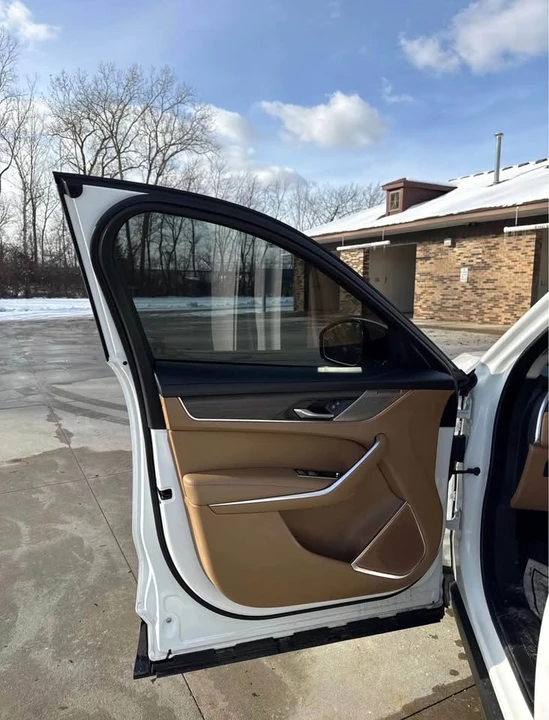 2023 Jaguar F-Pace - Image 10 of 12