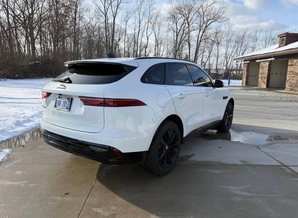 2023 Jaguar F-Pace - Image 4 of 12