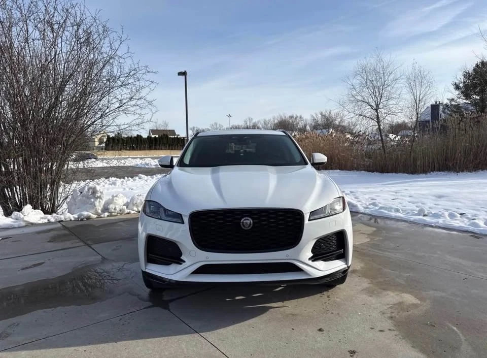 2023 Jaguar F-Pace - Image 3 of 12
