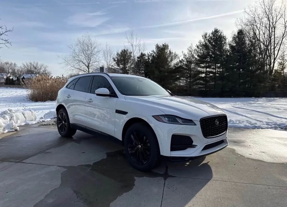 2023 Jaguar F-Pace - Image 2 of 12