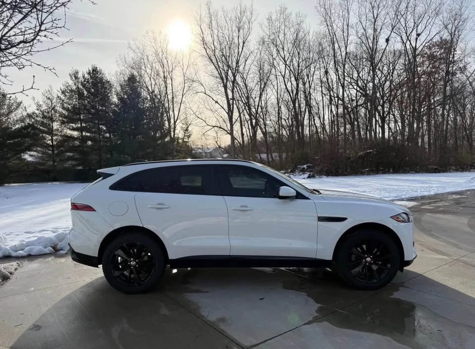 2023 Jaguar F-Pace - Image 6 of 12