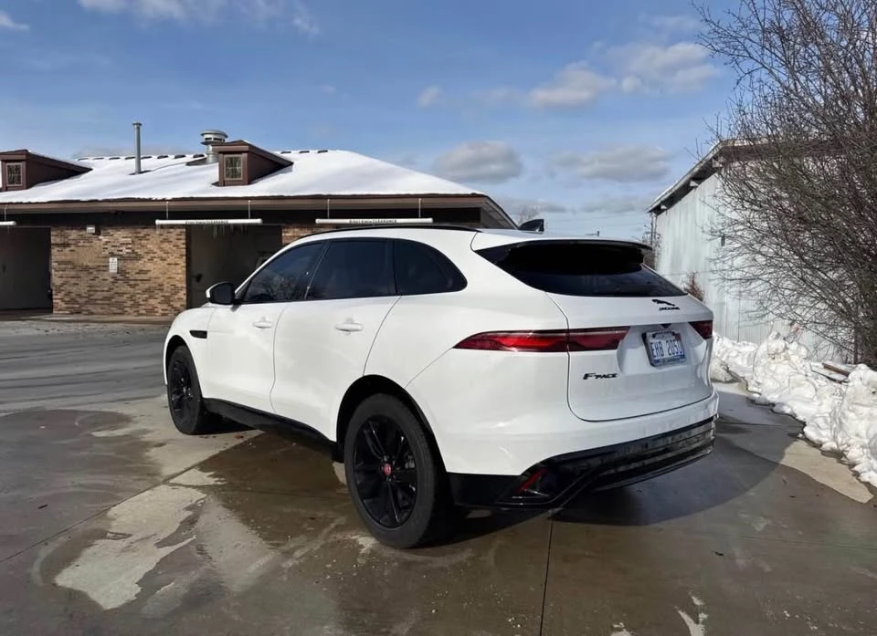 2023 Jaguar F-Pace - Image 5 of 12