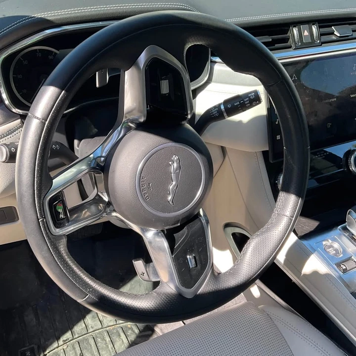 2023 Jaguar F-Pace - Image 9 of 15