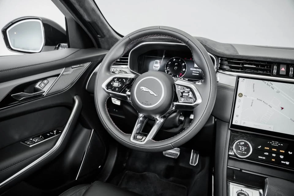 2023 Jaguar F-Pace - Image 5 of 5