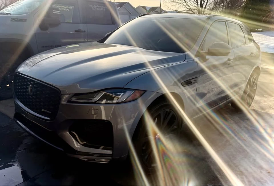 2023 Jaguar F-Pace - Image 3 of 5