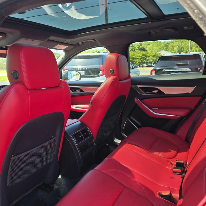 2023 Jaguar F-Pace - Image 6 of 10