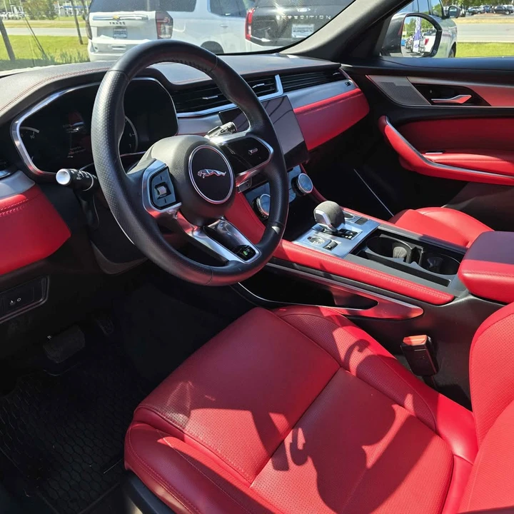 2023 Jaguar F-Pace - Image 4 of 10