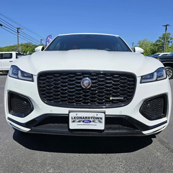 2023 Jaguar F-Pace - Image 2 of 10