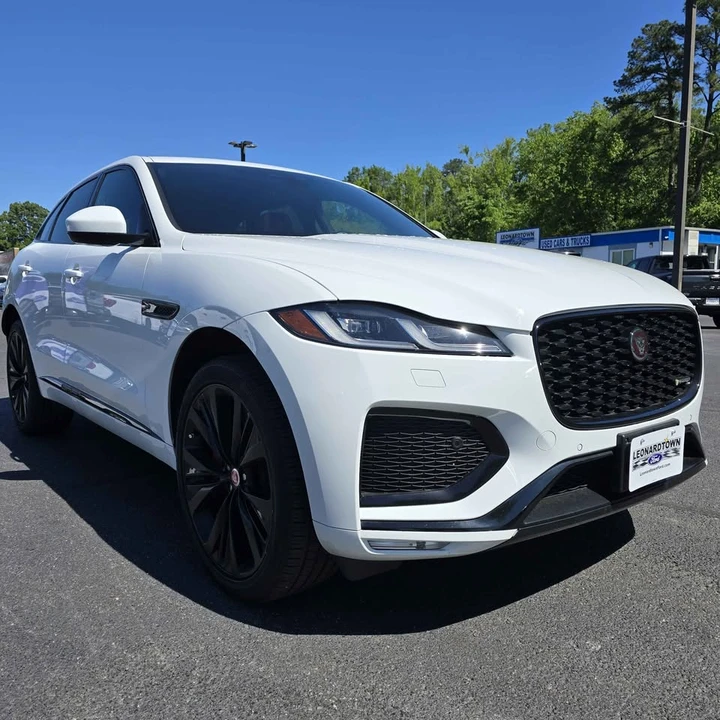 2023 Jaguar F-Pace - Image 3 of 10
