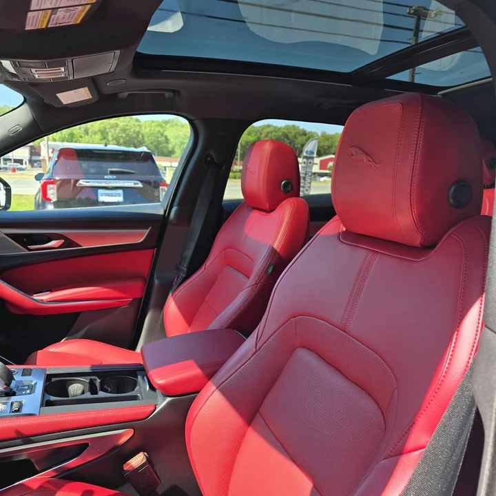 2023 Jaguar F-Pace - Image 5 of 10