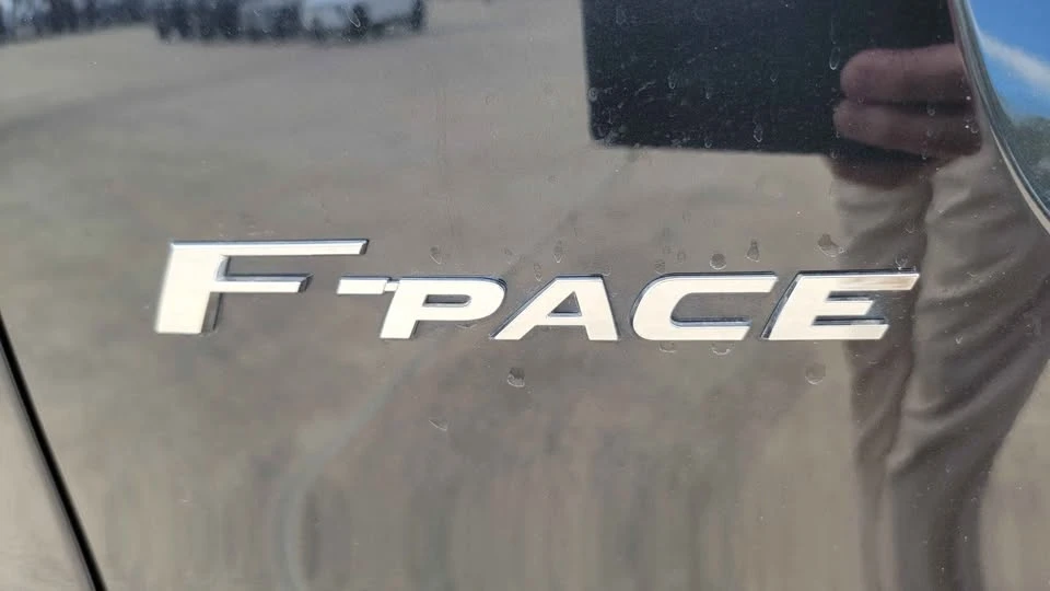 2023 Jaguar F-Pace - Image 7 of 12
