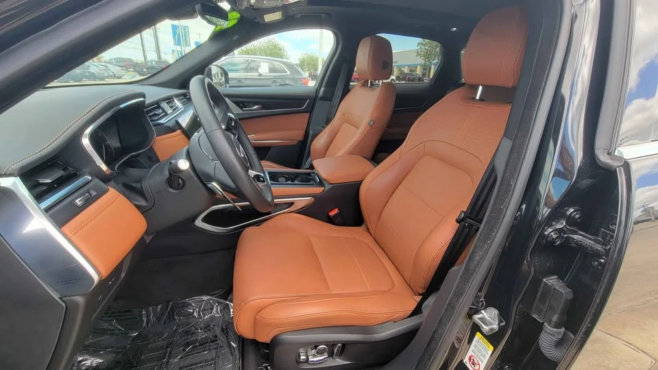 2023 Jaguar F-Pace - Image 11 of 12