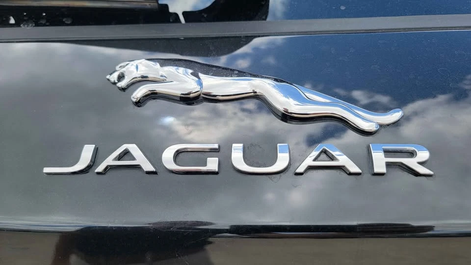 2023 Jaguar F-Pace - Image 6 of 12